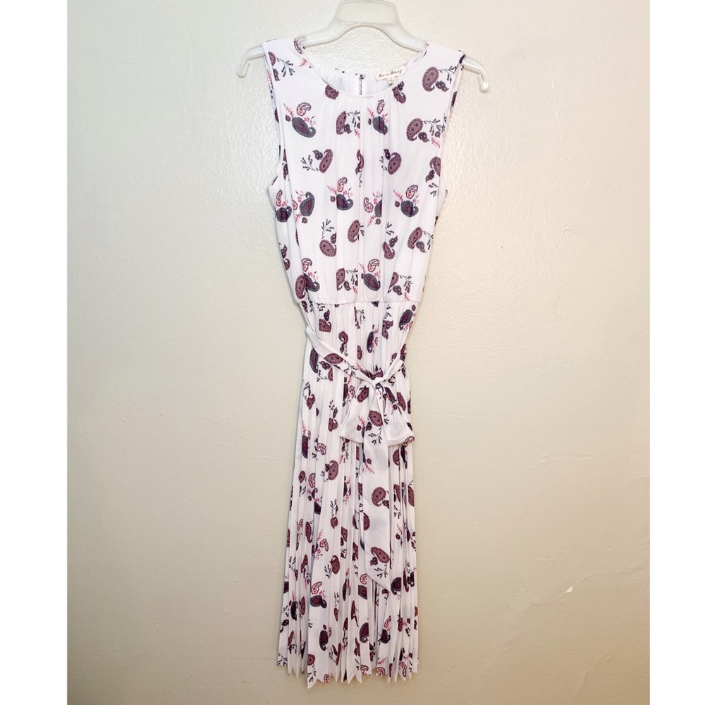 💙JANE&DELANCEY WHITE PAISLEY PLEATED MAXI DRESS